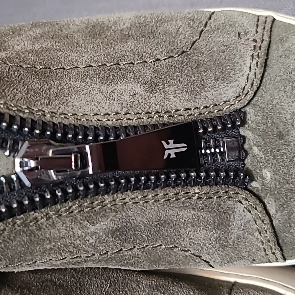 Frye leather soft green color size 8 - Picture 5 of 5